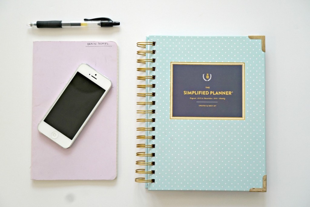 A guide on how to use the Simplified Planner Weekly Edition for monthly, weekly and daily planning.